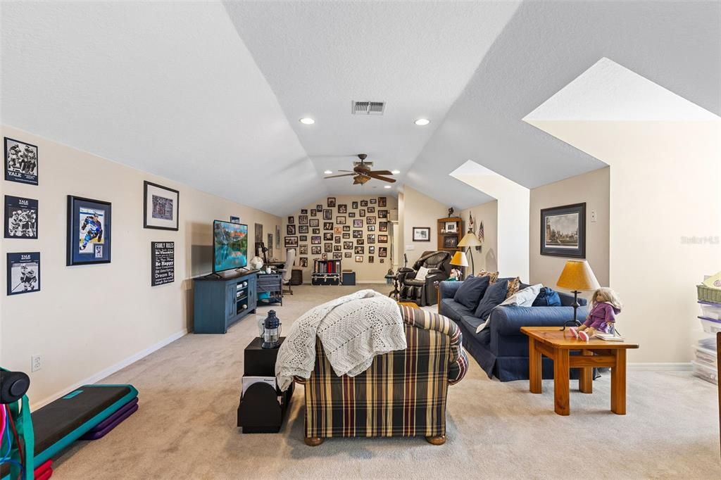 Active With Contract: $975,000 (5 beds, 3 baths, 4006 Square Feet)