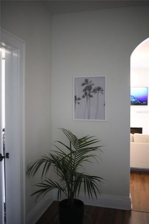 For Sale: $290,000 (3 beds, 1 baths, 1096 Square Feet)
