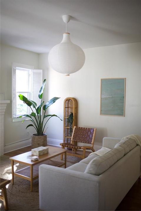 For Sale: $290,000 (3 beds, 1 baths, 1096 Square Feet)