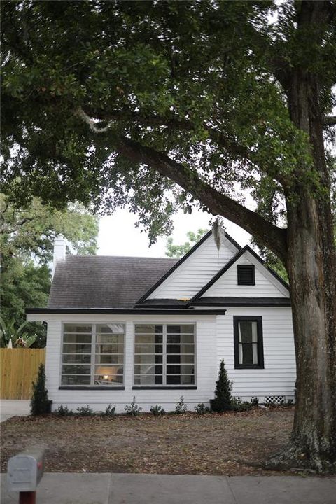 For Sale: $290,000 (3 beds, 1 baths, 1096 Square Feet)