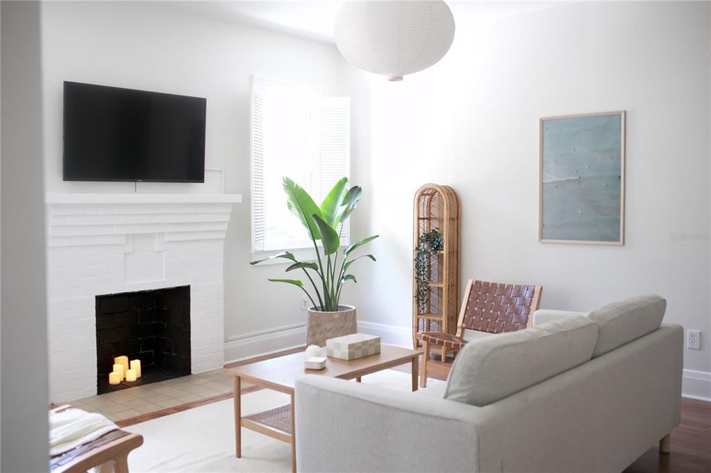 For Sale: $290,000 (3 beds, 1 baths, 1096 Square Feet)