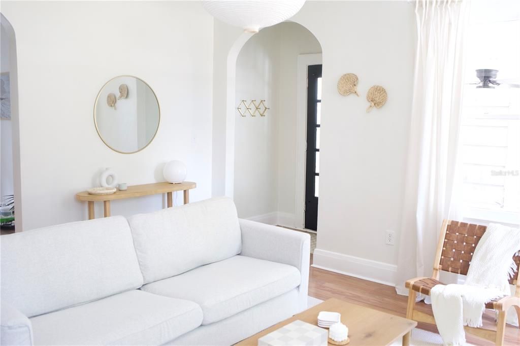 For Sale: $290,000 (3 beds, 1 baths, 1096 Square Feet)