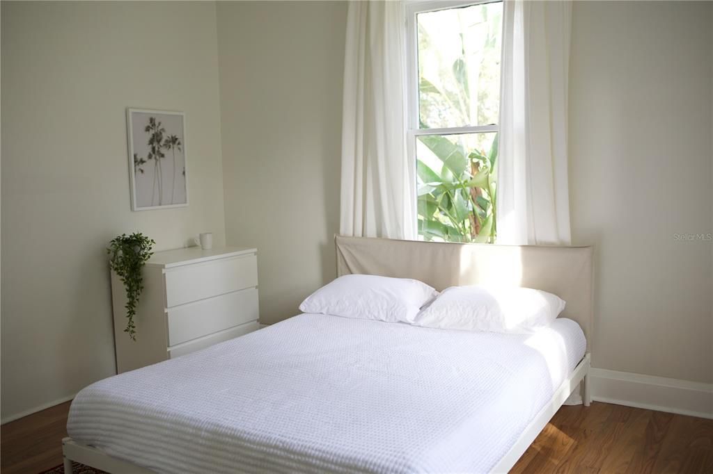 For Sale: $290,000 (3 beds, 1 baths, 1096 Square Feet)