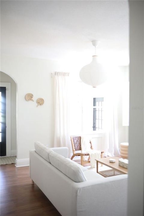 For Sale: $290,000 (3 beds, 1 baths, 1096 Square Feet)