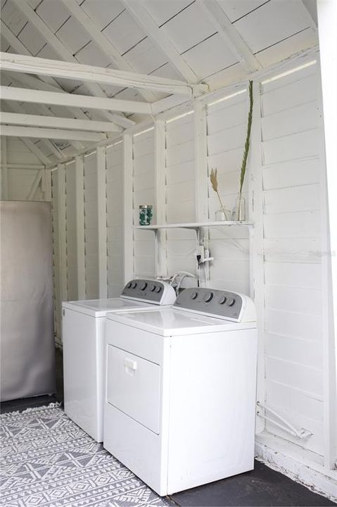 For Sale: $290,000 (3 beds, 1 baths, 1096 Square Feet)