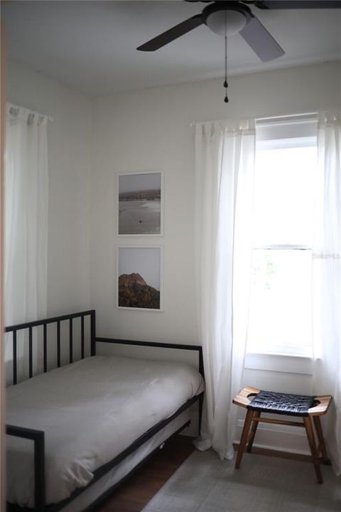 For Sale: $290,000 (3 beds, 1 baths, 1096 Square Feet)