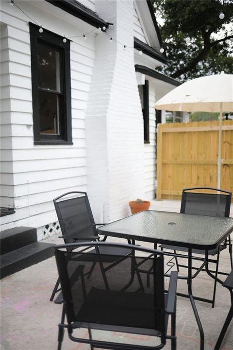 For Sale: $290,000 (3 beds, 1 baths, 1096 Square Feet)
