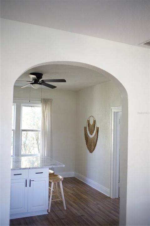 For Sale: $290,000 (3 beds, 1 baths, 1096 Square Feet)