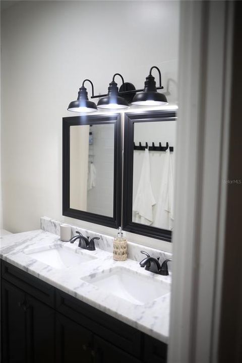 For Sale: $290,000 (3 beds, 1 baths, 1096 Square Feet)