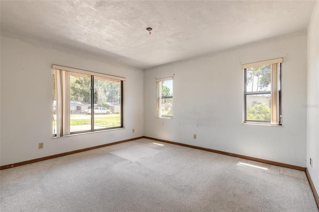 Activo con contrato: $150,000 (3 camas, 2 baños, 1268 Pies cuadrados)