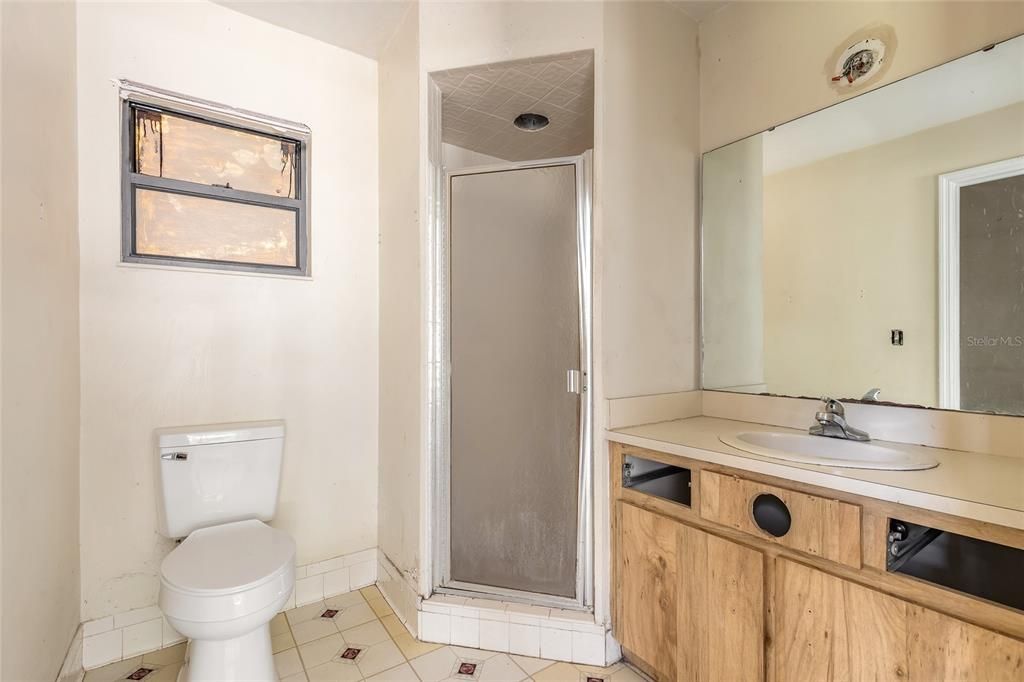 Activo con contrato: $150,000 (3 camas, 2 baños, 1268 Pies cuadrados)