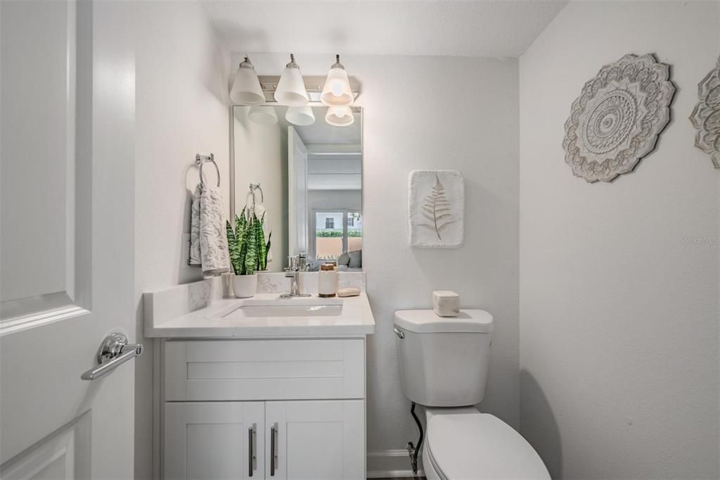 Active With Contract: $200,000 (2 beds, 1 baths, 845 Square Feet)