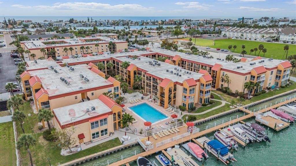 Active With Contract: $200,000 (2 beds, 1 baths, 845 Square Feet)