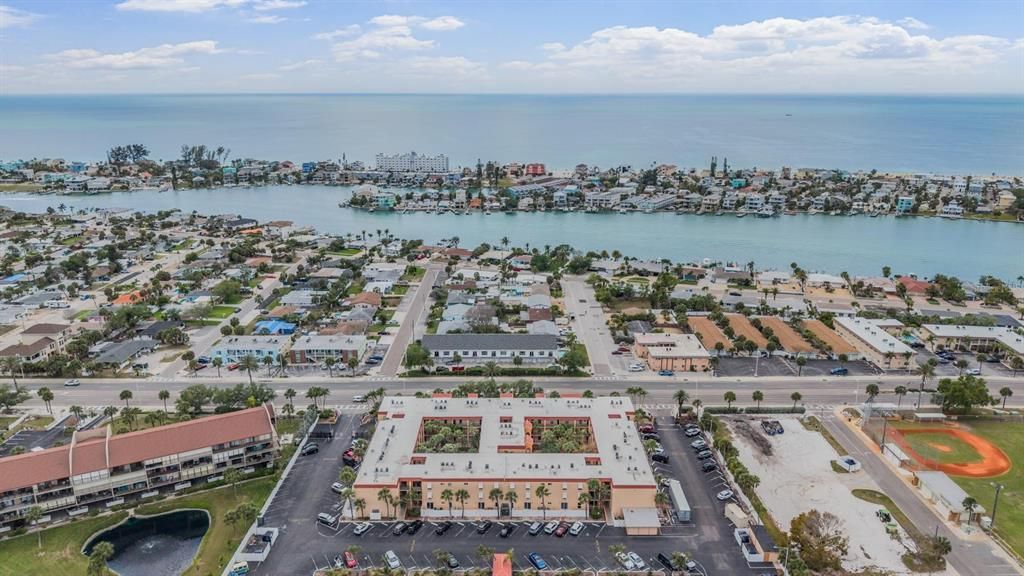 Active With Contract: $200,000 (2 beds, 1 baths, 845 Square Feet)