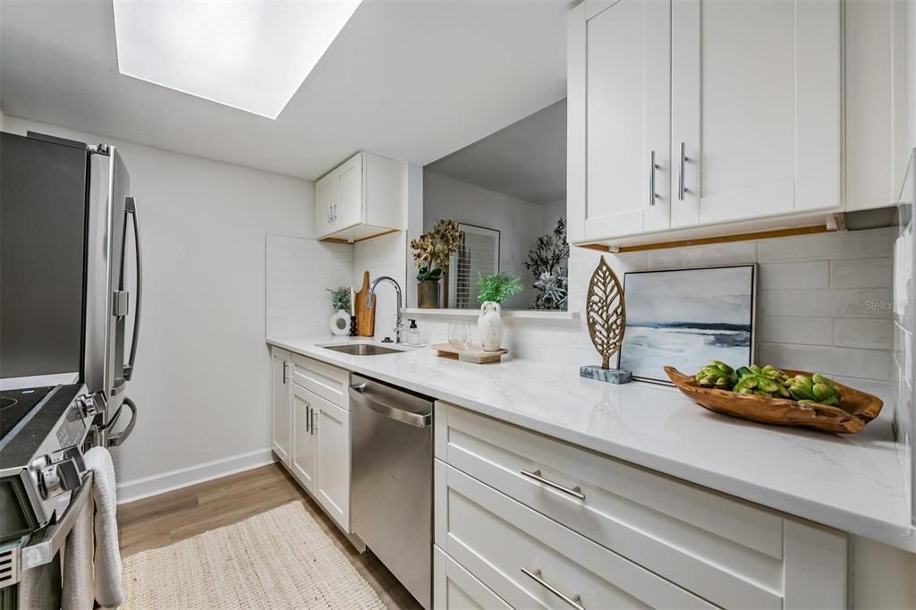 Active With Contract: $200,000 (2 beds, 1 baths, 845 Square Feet)