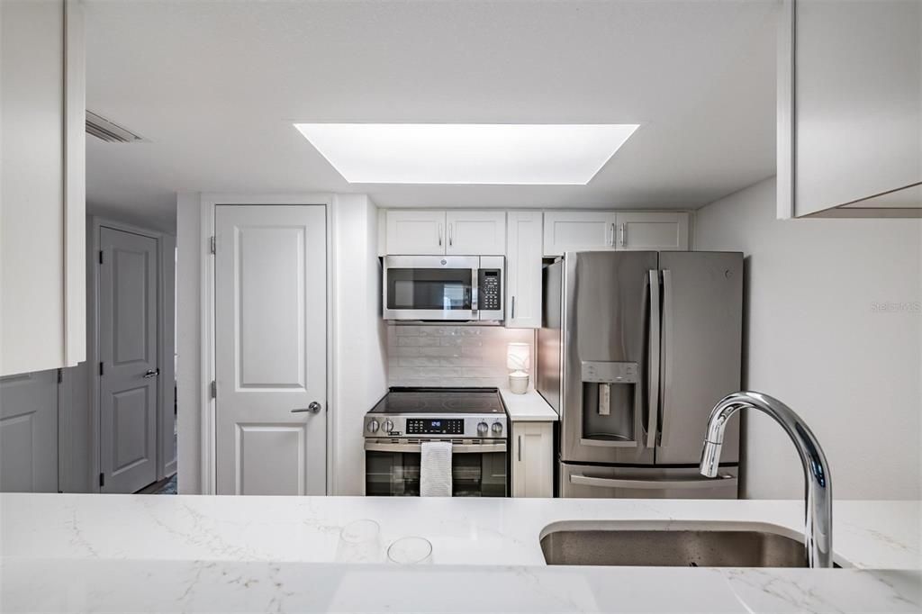 Active With Contract: $200,000 (2 beds, 1 baths, 845 Square Feet)