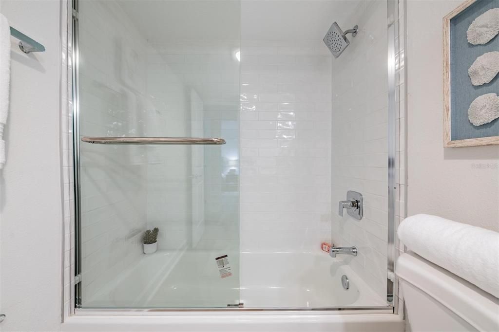 Active With Contract: $200,000 (2 beds, 1 baths, 845 Square Feet)