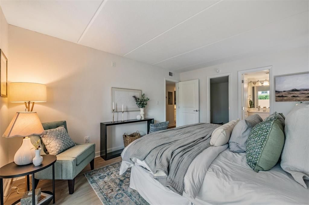 Active With Contract: $200,000 (2 beds, 1 baths, 845 Square Feet)