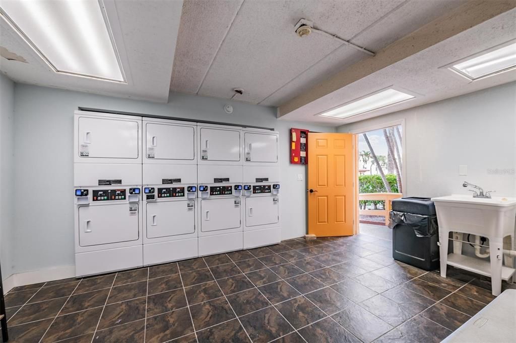 Active With Contract: $200,000 (2 beds, 1 baths, 845 Square Feet)