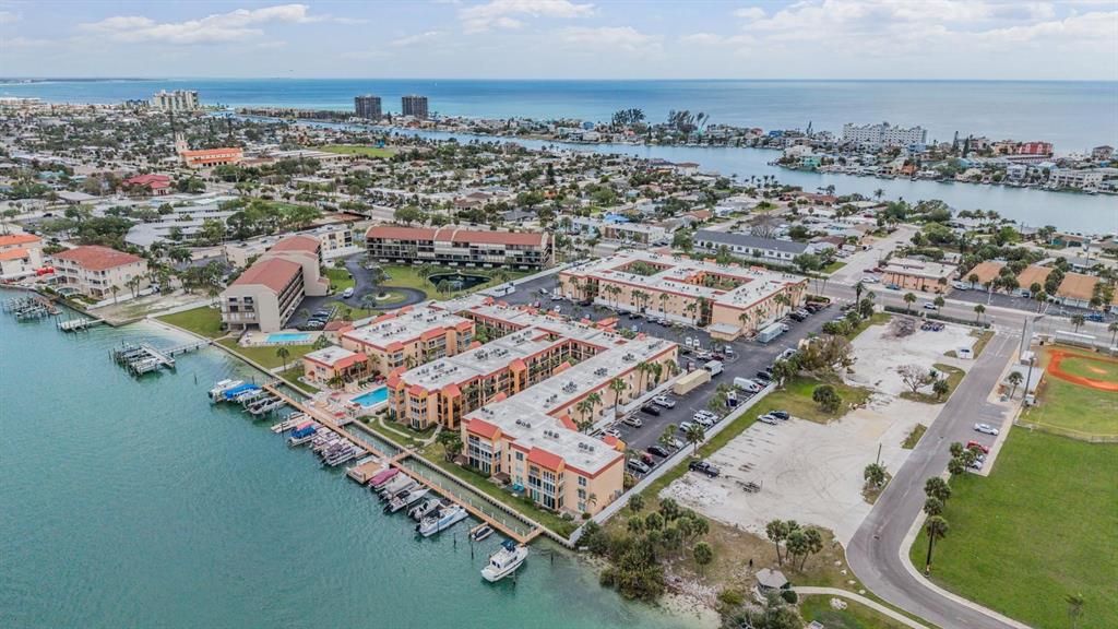 Active With Contract: $200,000 (2 beds, 1 baths, 845 Square Feet)
