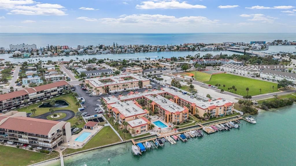 Active With Contract: $200,000 (2 beds, 1 baths, 845 Square Feet)