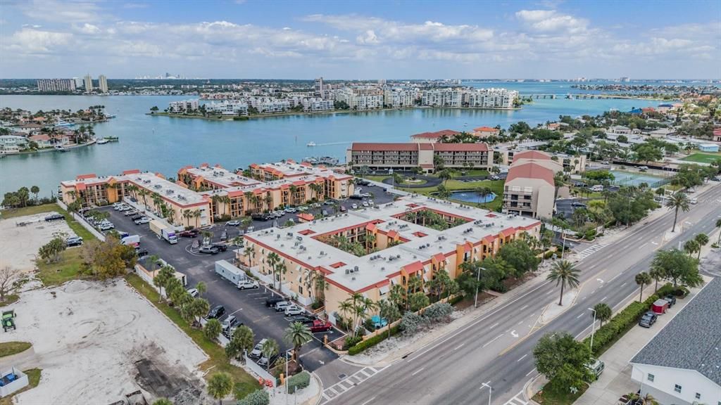 Active With Contract: $200,000 (2 beds, 1 baths, 845 Square Feet)