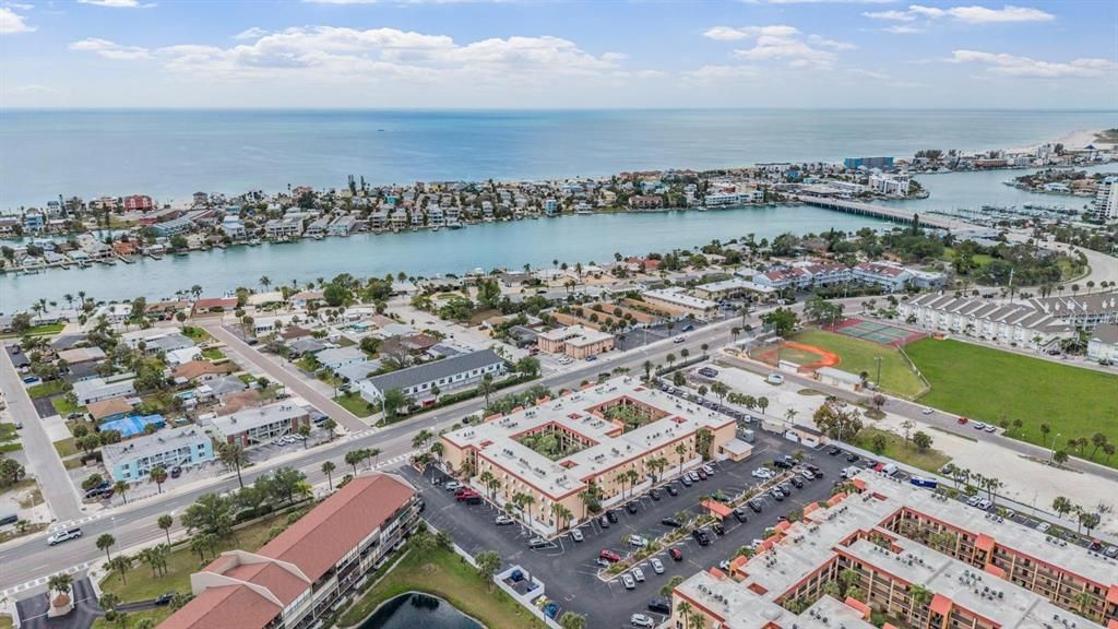 Active With Contract: $200,000 (2 beds, 1 baths, 845 Square Feet)