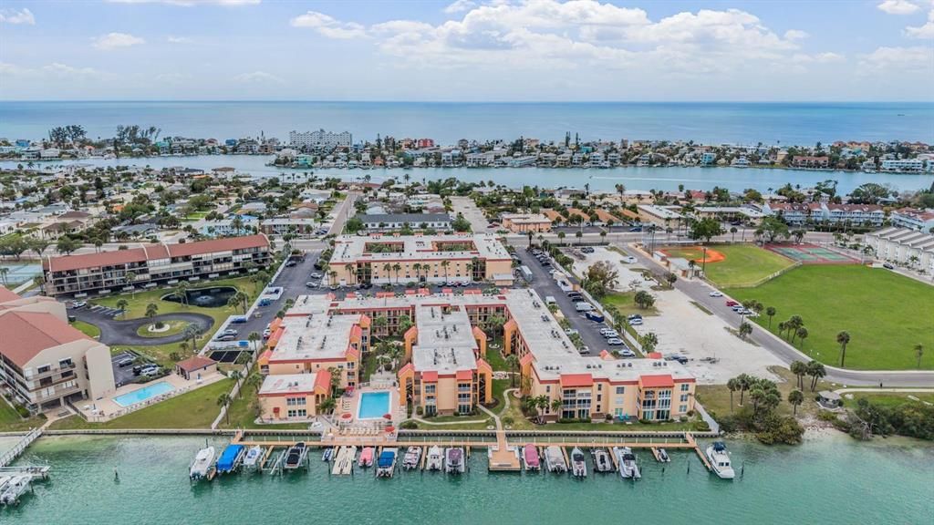 Active With Contract: $200,000 (2 beds, 1 baths, 845 Square Feet)