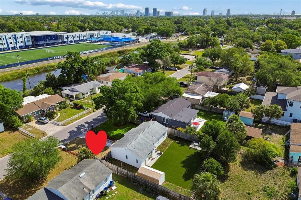 Под контрактом: $475,000 (3 спален, 2 ванн, 1235 Квадратных фут)