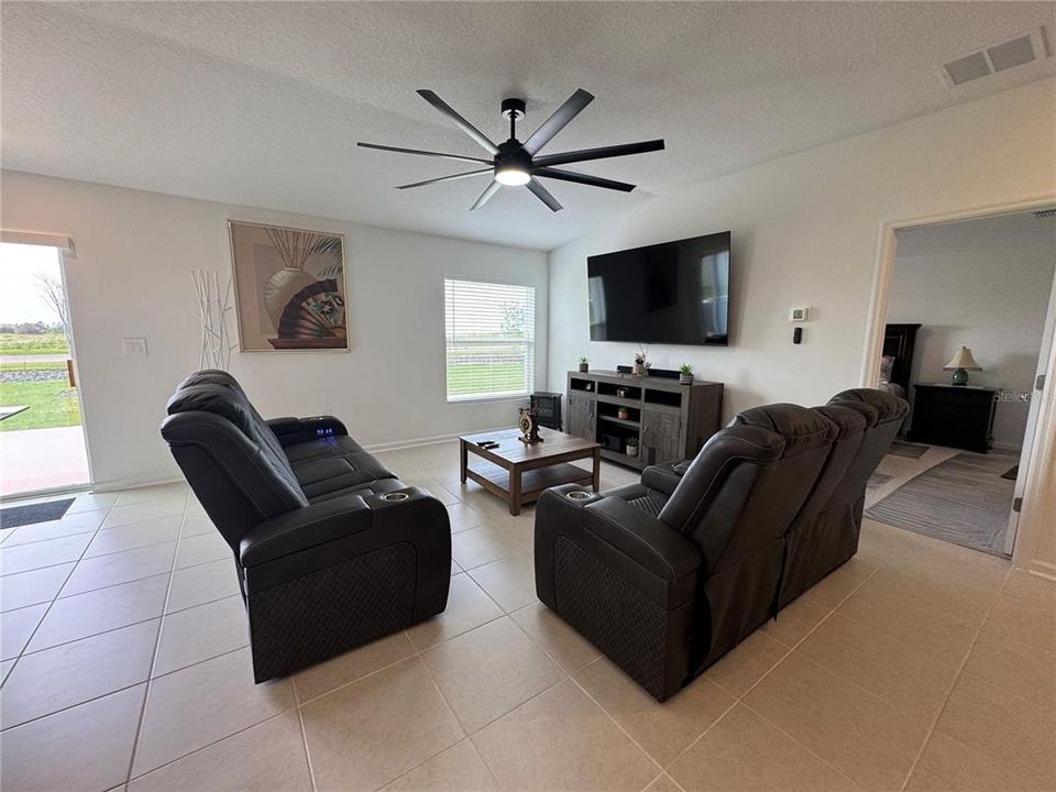 For Sale: $320,000 (3 beds, 2 baths, 1487 Square Feet)