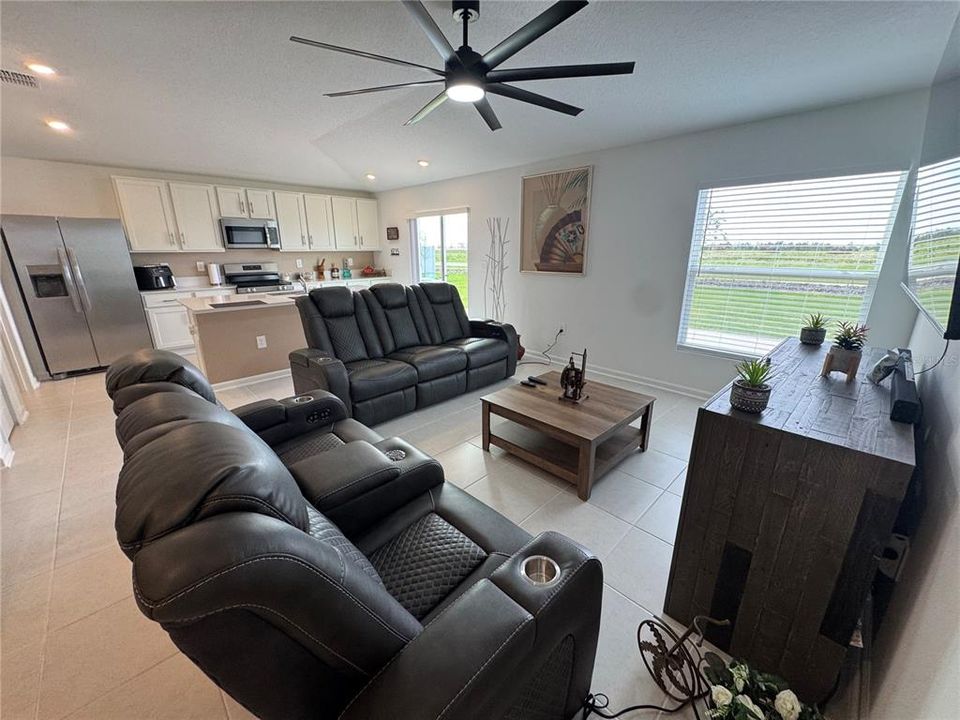 For Sale: $320,000 (3 beds, 2 baths, 1487 Square Feet)