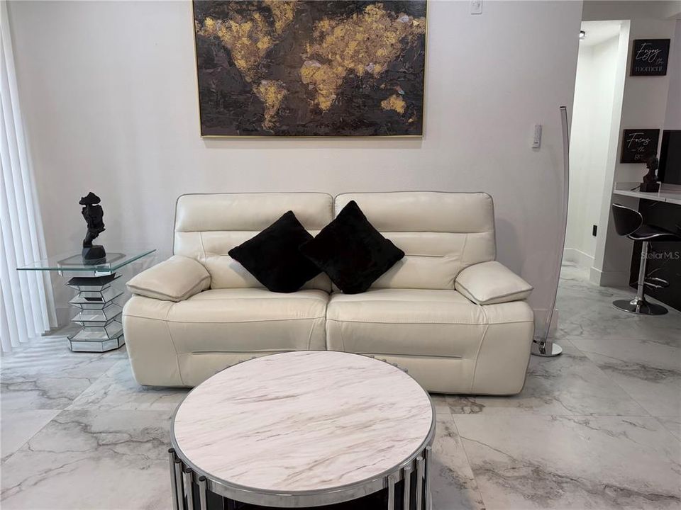 Active With Contract: $270,000 (2 beds, 2 baths, 1054 Square Feet)