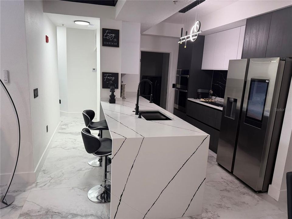 Active With Contract: $270,000 (2 beds, 2 baths, 1054 Square Feet)