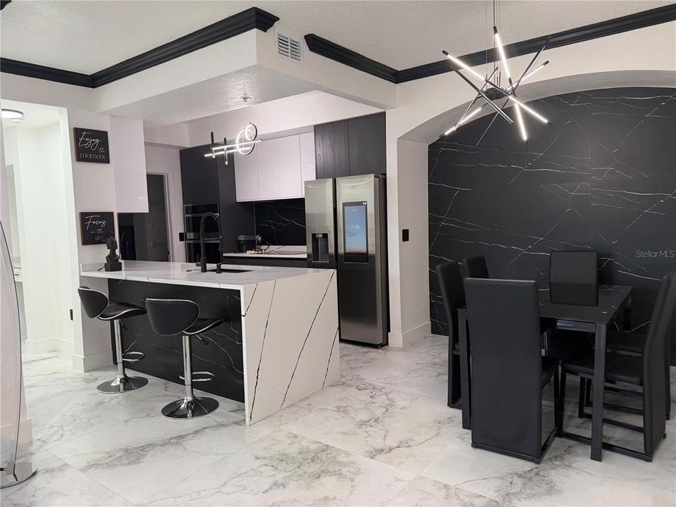 Active With Contract: $270,000 (2 beds, 2 baths, 1054 Square Feet)