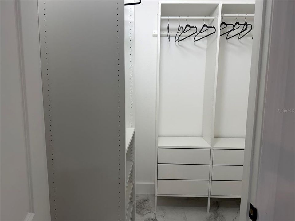 Active With Contract: $270,000 (2 beds, 2 baths, 1054 Square Feet)