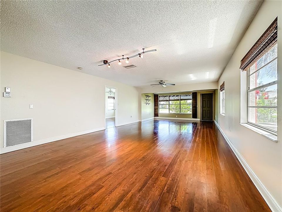 En Venta: $220,000 (2 camas, 2 baños, 1409 Pies cuadrados)