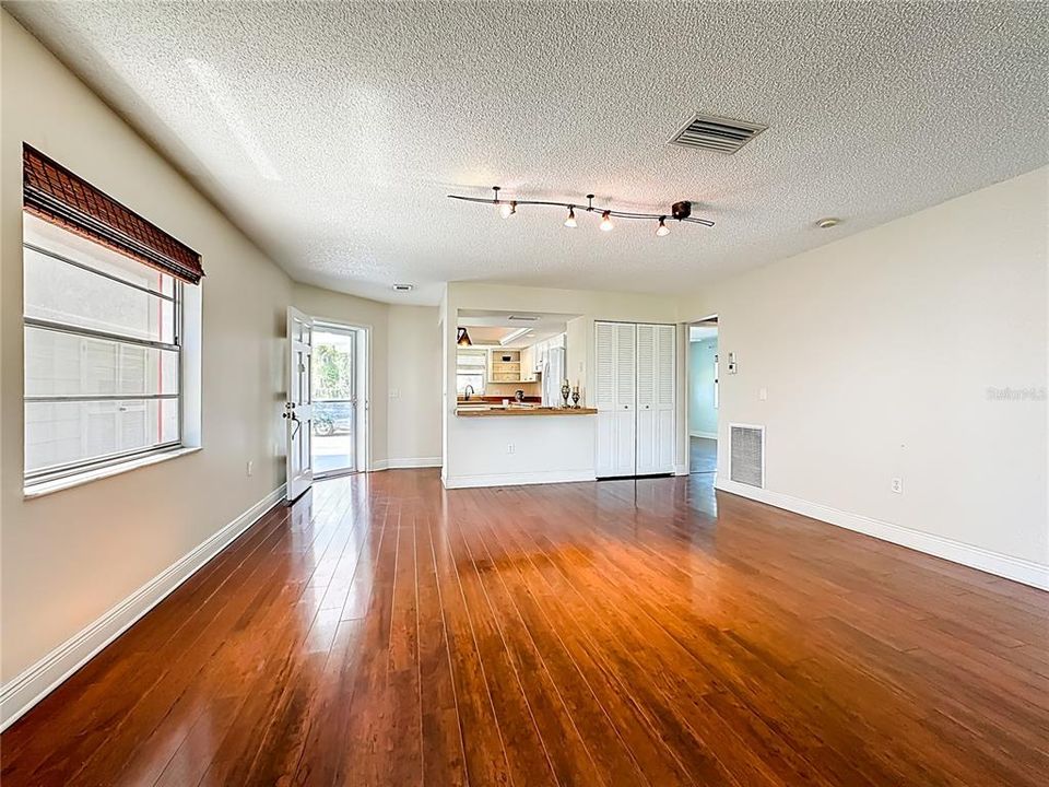 En Venta: $220,000 (2 camas, 2 baños, 1409 Pies cuadrados)