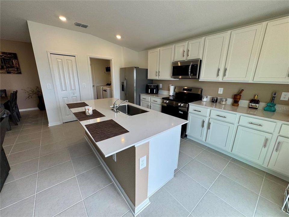 For Rent: $1,900 (3 beds, 2 baths, 1487 Square Feet)