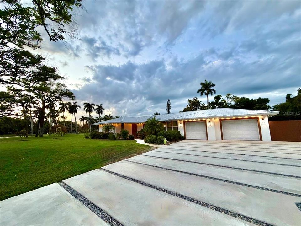 For Sale: $899,900 (8 beds, 0 baths, 2600 Square Feet)