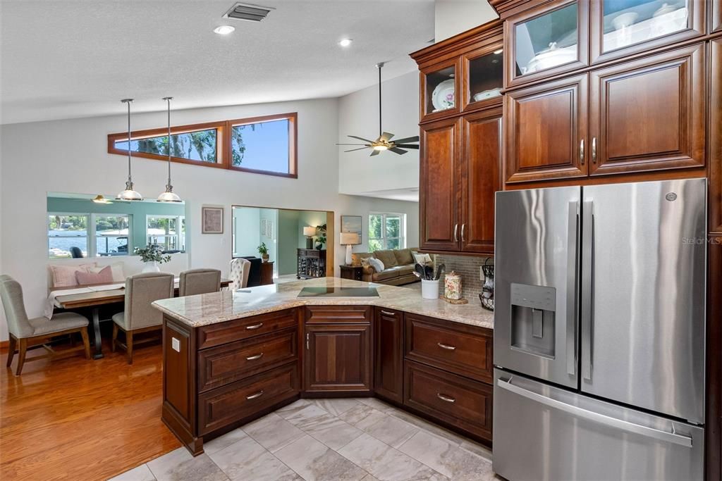 En Venta: $1,500,000 (3 camas, 4 baños, 2723 Pies cuadrados)