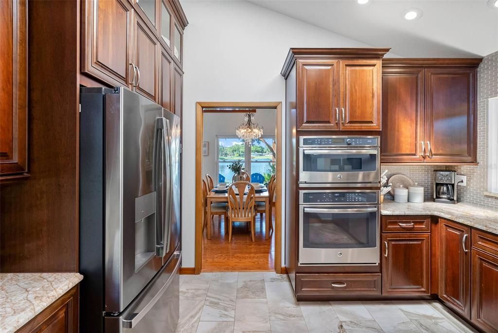 En Venta: $1,500,000 (3 camas, 4 baños, 2723 Pies cuadrados)