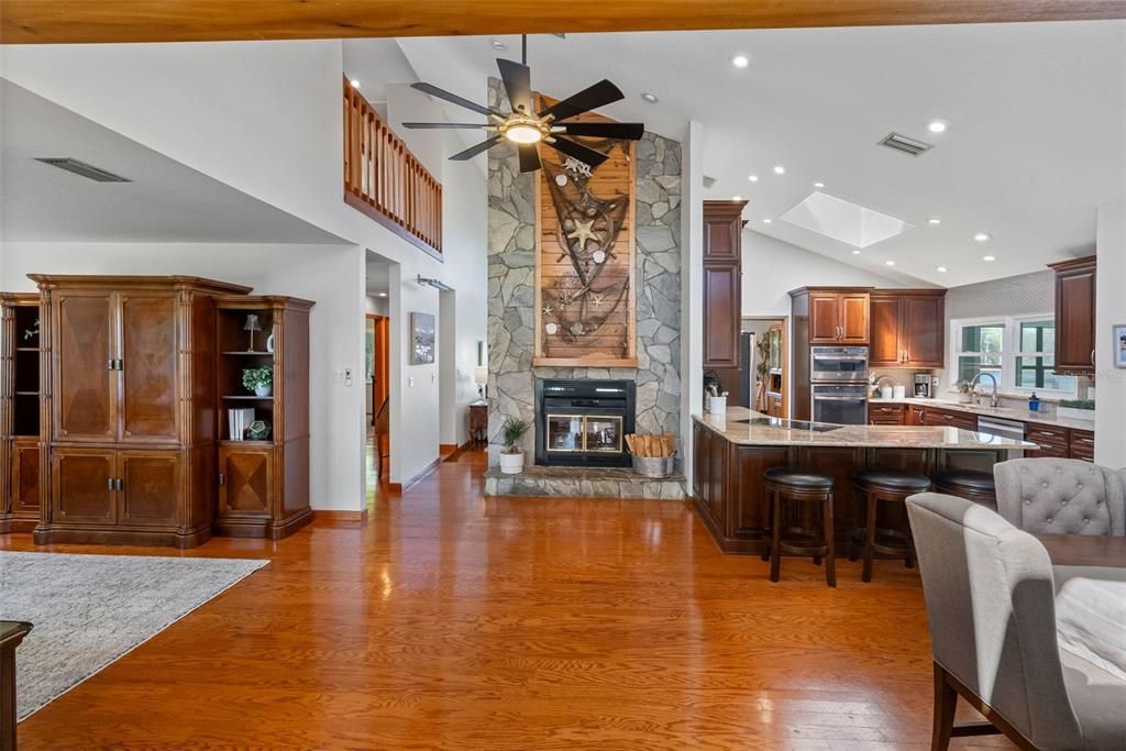 En Venta: $1,500,000 (3 camas, 4 baños, 2723 Pies cuadrados)