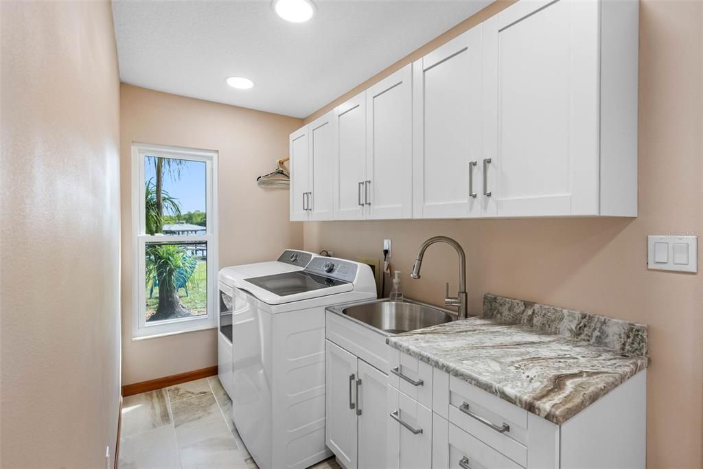En Venta: $1,500,000 (3 camas, 4 baños, 2723 Pies cuadrados)