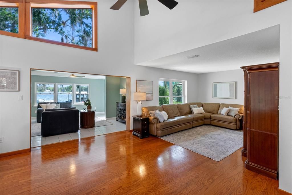 En Venta: $1,500,000 (3 camas, 4 baños, 2723 Pies cuadrados)