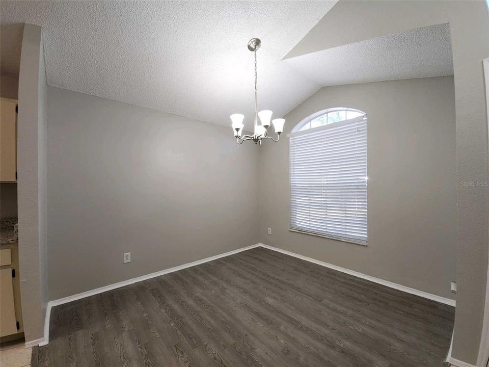 For Sale: $319,900 (3 beds, 2 baths, 1383 Square Feet)