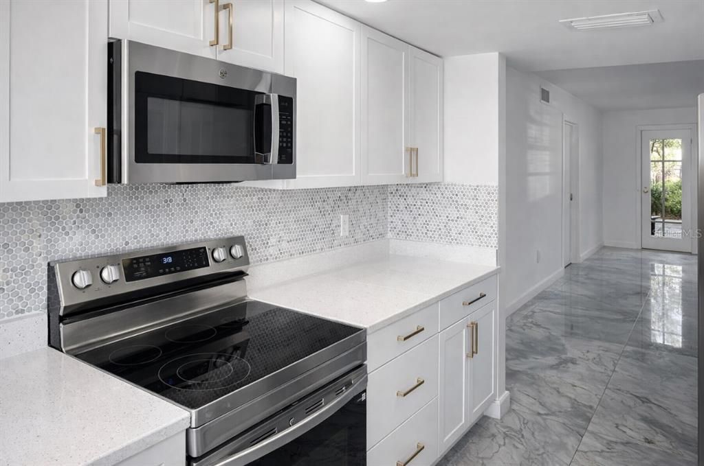 For Sale: $145,000 (2 beds, 2 baths, 1008 Square Feet)