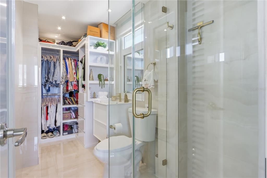 Activo con contrato: $599,000 (2 camas, 2 baños, 960 Pies cuadrados)