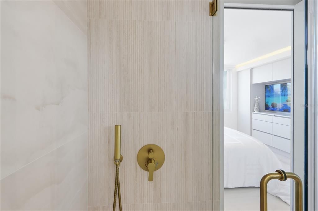 Activo con contrato: $599,000 (2 camas, 2 baños, 960 Pies cuadrados)