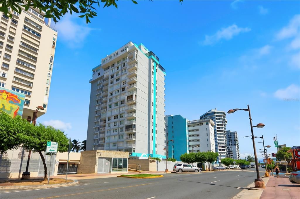 Activo con contrato: $599,000 (2 camas, 2 baños, 960 Pies cuadrados)