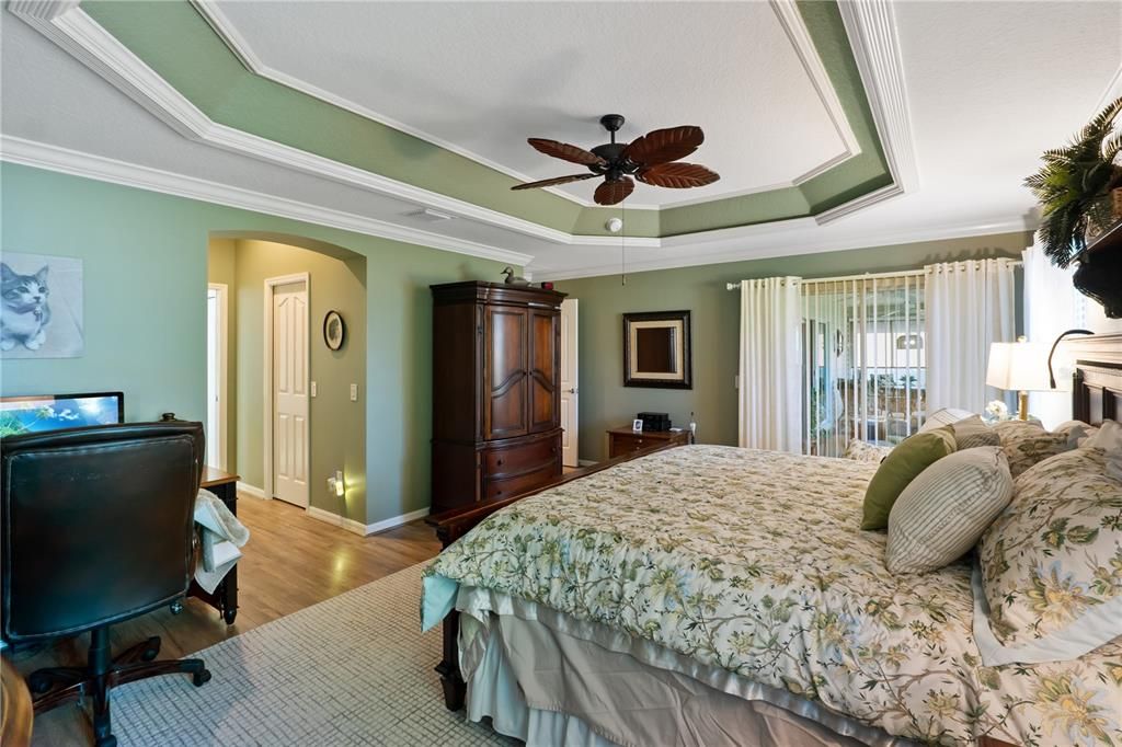 Под контрактом: $439,900 (3 спален, 2 ванн, 1887 Квадратных фут)
